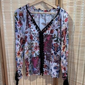 STELLAH Split V Peasand Bloise with Black Trim